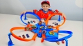Трек Hot Wheels опасный перекресток Criss Cross